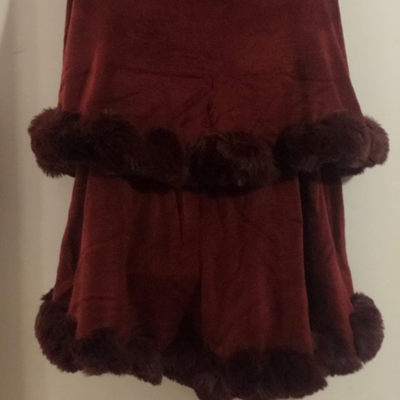 COPY - FAUX FUR TRIM KNITTED PONCHO - Picture 3 of 11